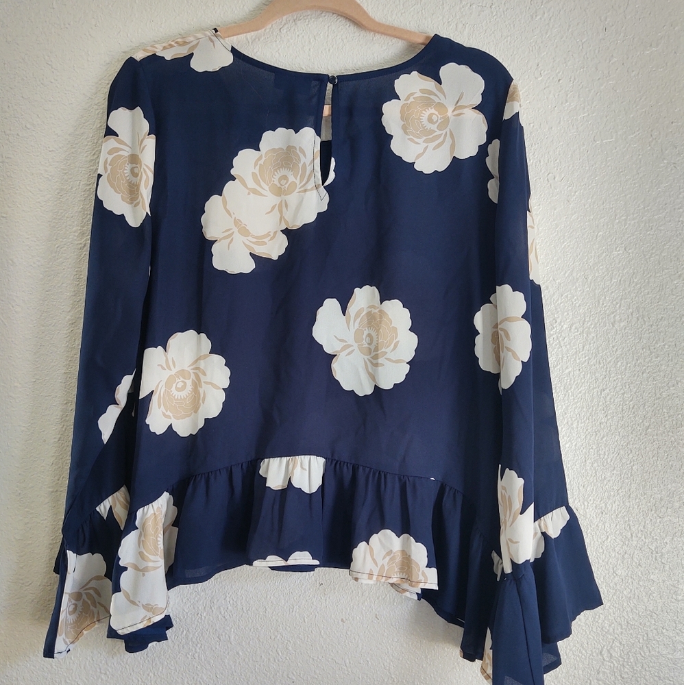 A.n.a. a new approach navy white flower blouse - Picture 8 of 10